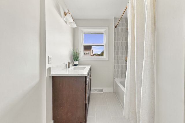 26 Gorham St, Dartmouth, MA 02748
