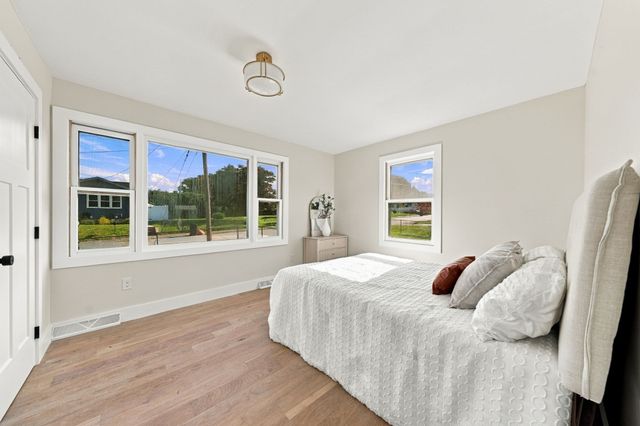 26 Gorham St, Dartmouth, MA 02748