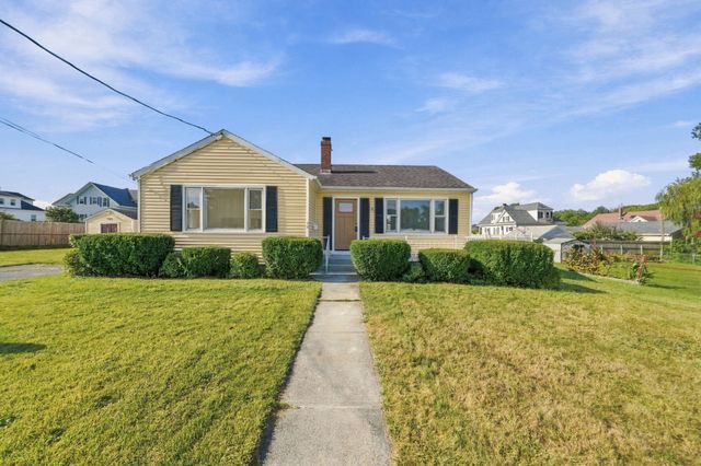 26 Gorham St, Dartmouth, MA 02748