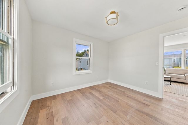 26 Gorham St, Dartmouth, MA 02748