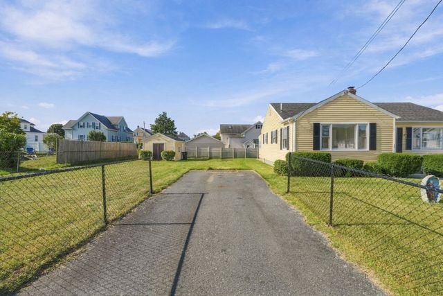 26 Gorham St, Dartmouth, MA 02748