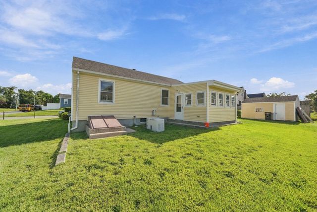 26 Gorham St, Dartmouth, MA 02748