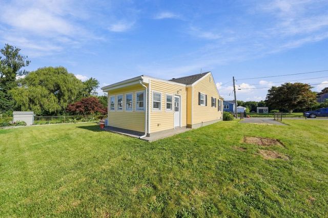 26 Gorham St, Dartmouth, MA 02748