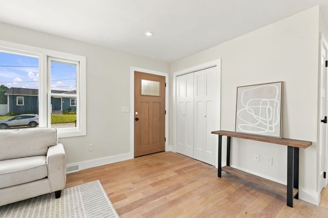 26 Gorham St, Dartmouth, MA 02748