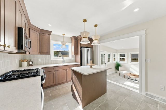 26 Gorham St, Dartmouth, MA 02748