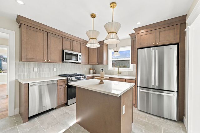 26 Gorham St, Dartmouth, MA 02748