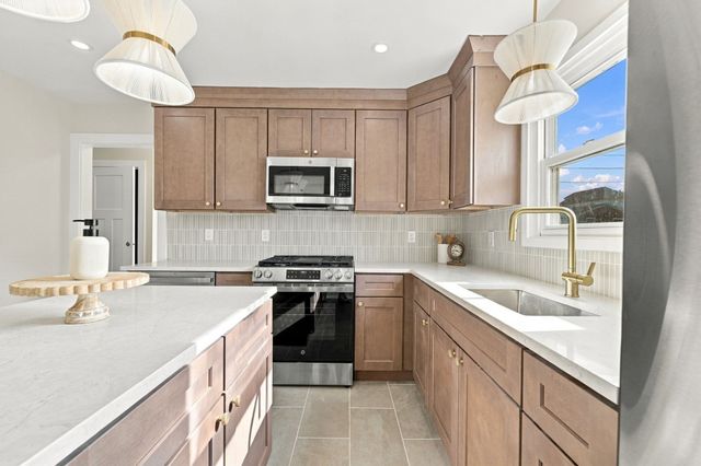 26 Gorham St, Dartmouth, MA 02748