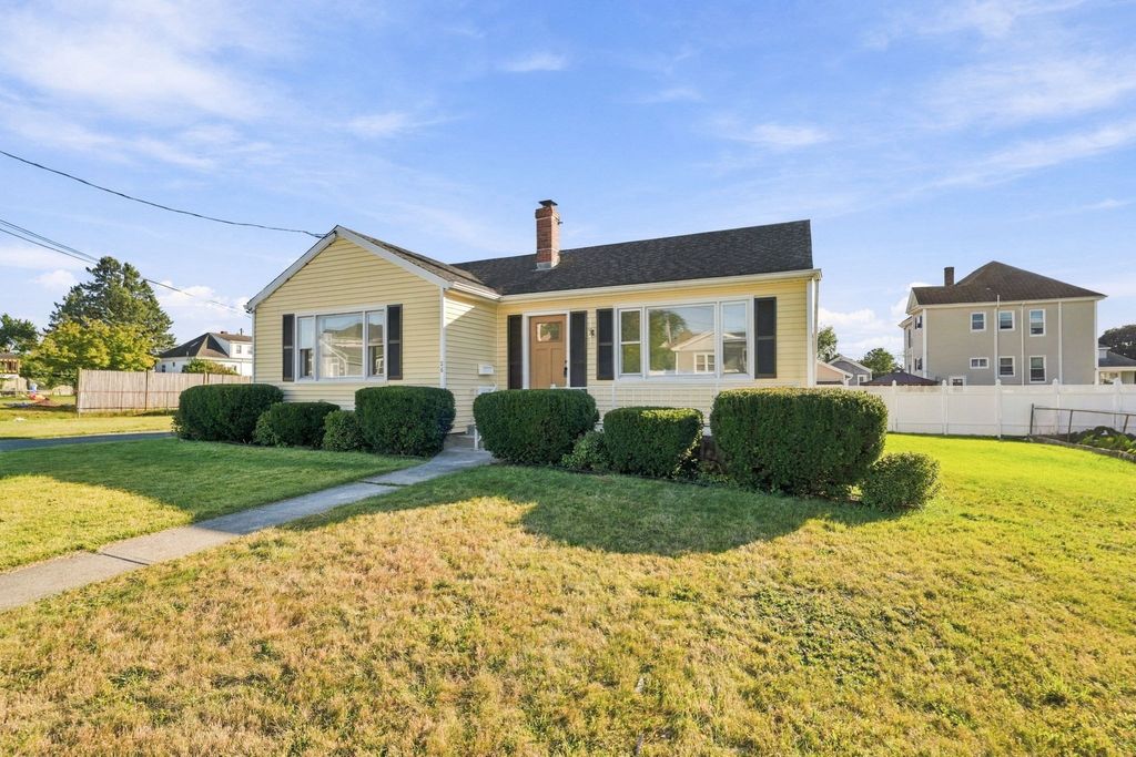 26 Gorham St, Dartmouth, MA 02748