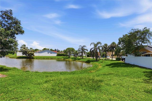 5094 NW 195th Lane, Miami Gardens, FL 33055