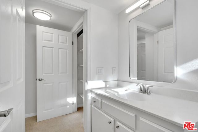 2050 S Bentley Avenue 204, Los Angeles, CA 90025