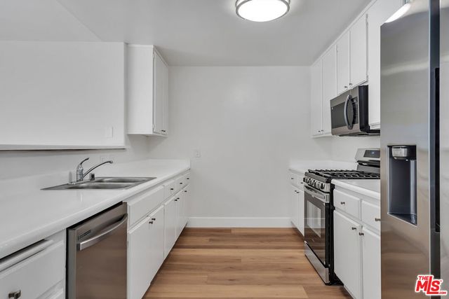 2050 S Bentley Avenue 204, Los Angeles, CA 90025