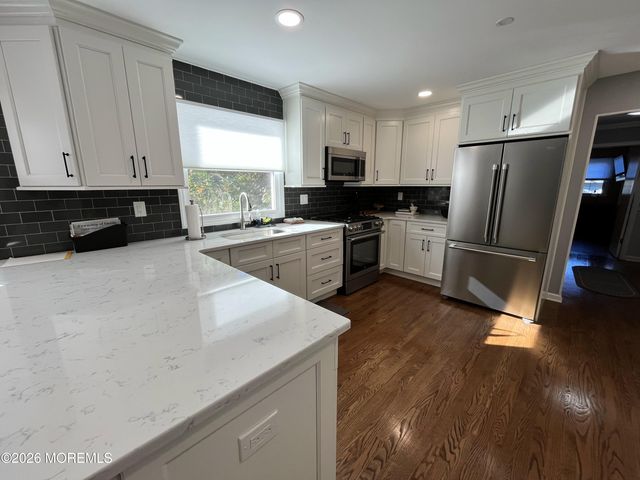 8 Abbey Lane, Ocean Twp, NJ 07712