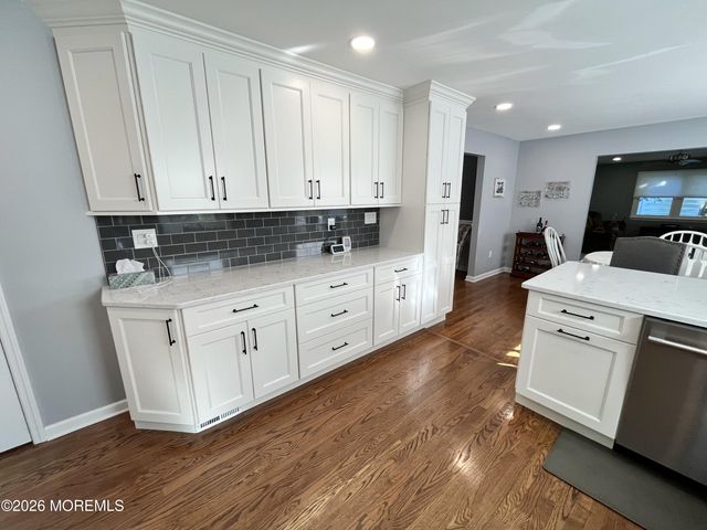 8 Abbey Lane, Ocean Twp, NJ 07712