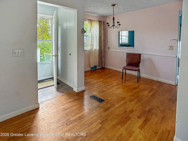 2801 Chatham Road, Lansing, MI 48910
