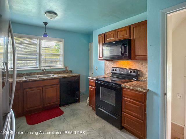 2801 Chatham Road, Lansing, MI 48910