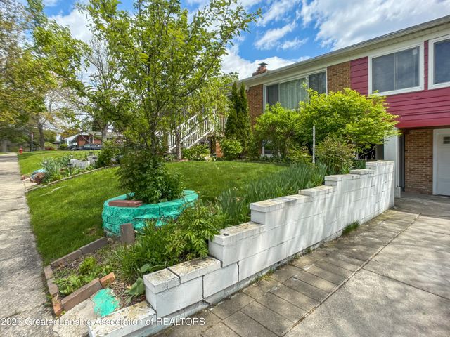 2801 Chatham Road, Lansing, MI 48910