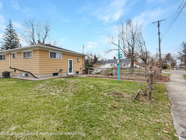 2801 Chatham Road, Lansing, MI 48910