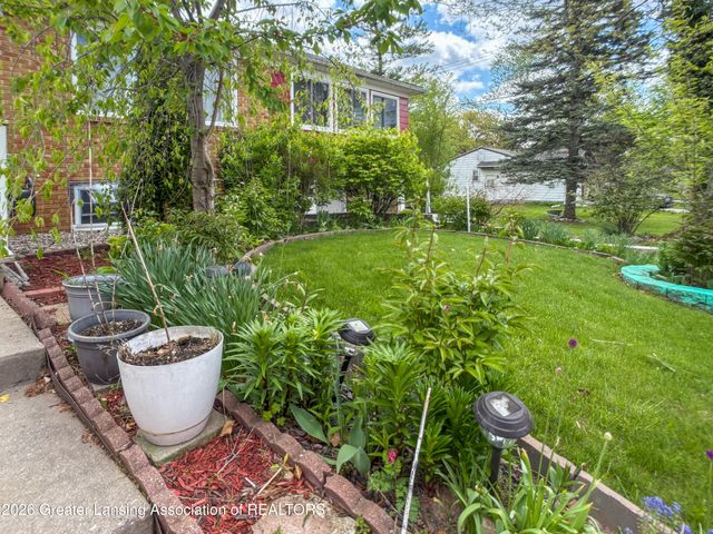 2801 Chatham Road, Lansing, MI 48910