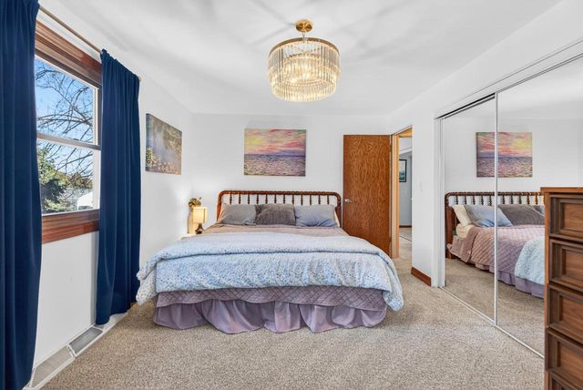 1017 N BAY RIDGE ROAD, Appleton, WI 54915