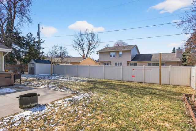 1017 N BAY RIDGE ROAD, Appleton, WI 54915