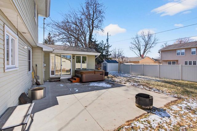 1017 N BAY RIDGE ROAD, Appleton, WI 54915