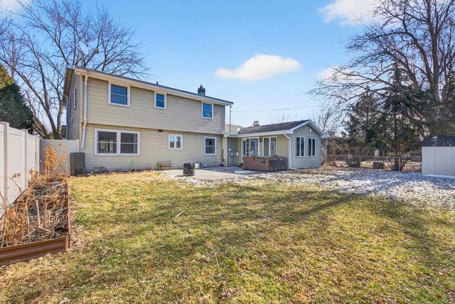 1017 N BAY RIDGE ROAD, Appleton, WI 54915