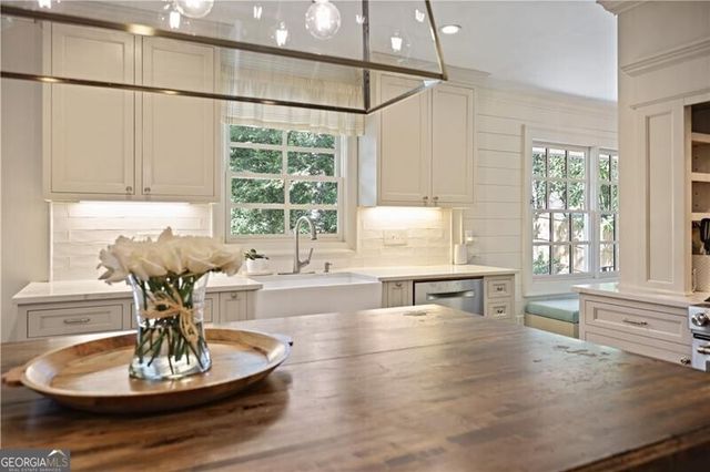 1566 Peachtree Battle Avenue NW, Atlanta, GA 30327