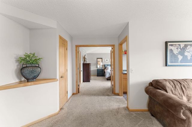 2880 Liberty Trail, Woodbury, MN 55129