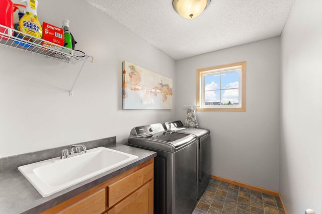 2880 Liberty Trail, Woodbury, MN 55129