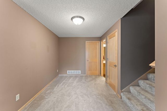 2880 Liberty Trail, Woodbury, MN 55129