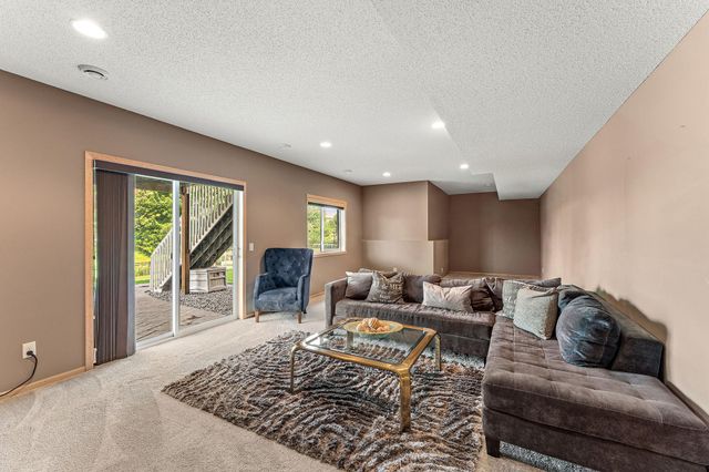 2880 Liberty Trail, Woodbury, MN 55129