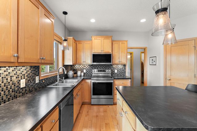 2880 Liberty Trail, Woodbury, MN 55129