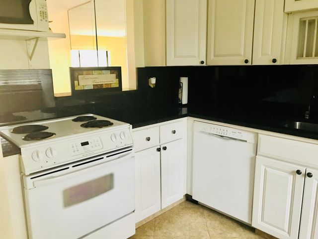 139 SPARROW Drive 3E, Royal Palm Beach, FL 33411