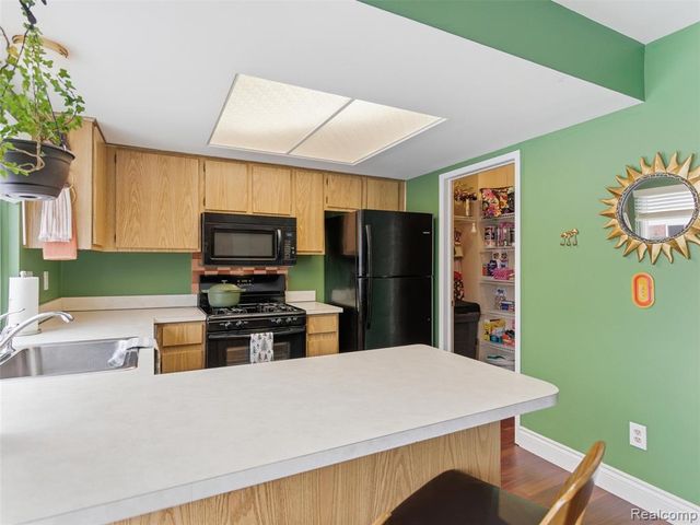 37516 Charter Oaks Boulevard, Clinton Township, MI 48036