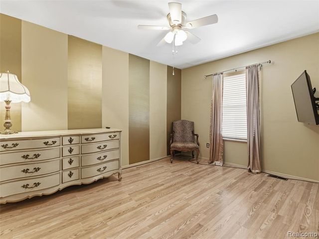 37516 Charter Oaks Boulevard, Clinton Township, MI 48036