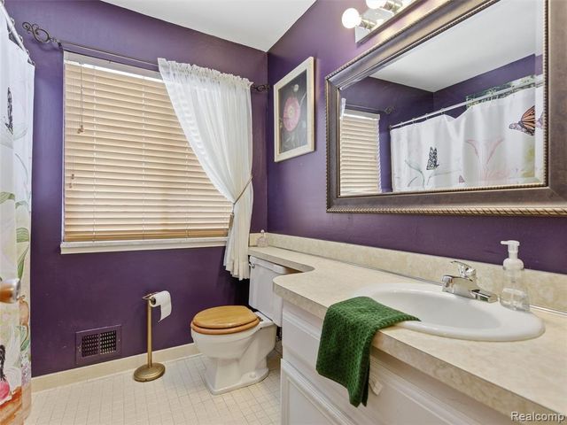 37516 Charter Oaks Boulevard, Clinton Township, MI 48036