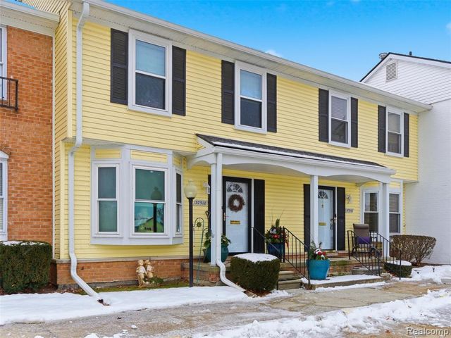 37516 Charter Oaks Boulevard, Clinton Township, MI 48036