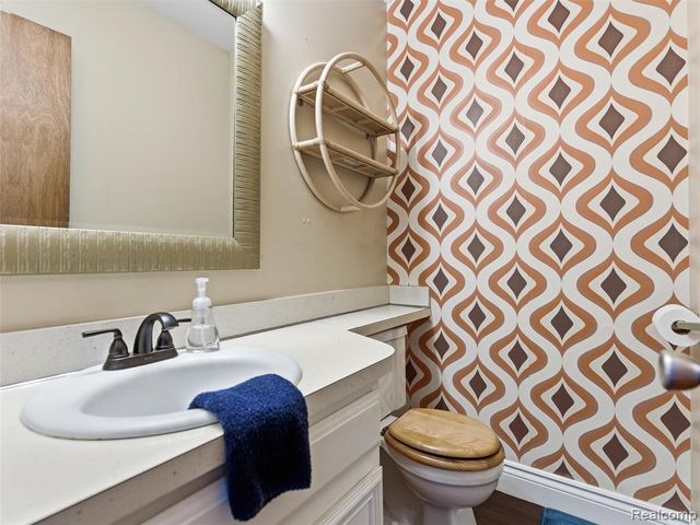 37516 Charter Oaks Boulevard, Clinton Township, MI 48036