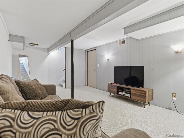 37516 Charter Oaks Boulevard, Clinton Township, MI 48036