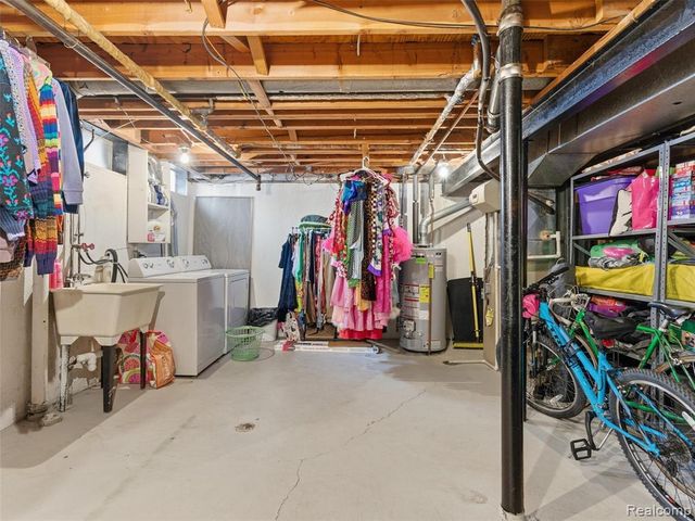 37516 Charter Oaks Boulevard, Clinton Township, MI 48036