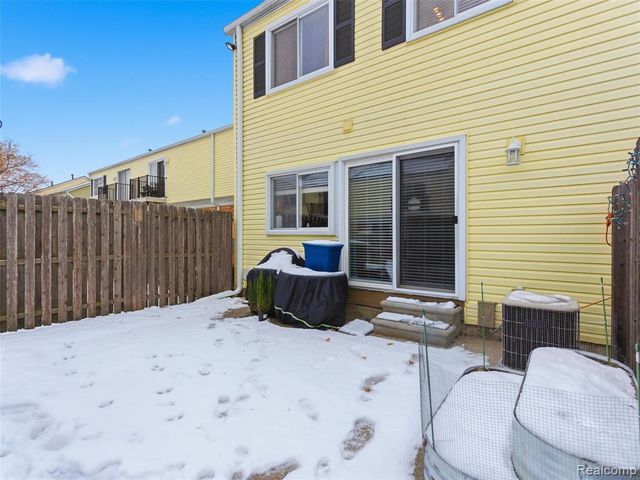 37516 Charter Oaks Boulevard, Clinton Township, MI 48036