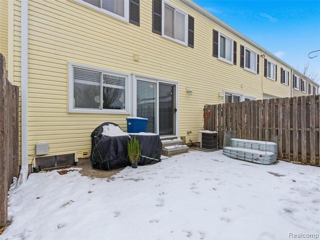 37516 Charter Oaks Boulevard, Clinton Township, MI 48036