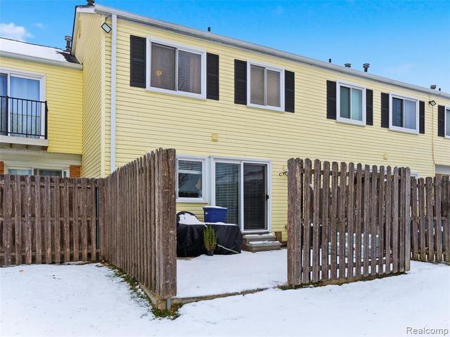 37516 Charter Oaks Boulevard, Clinton Township, MI 48036