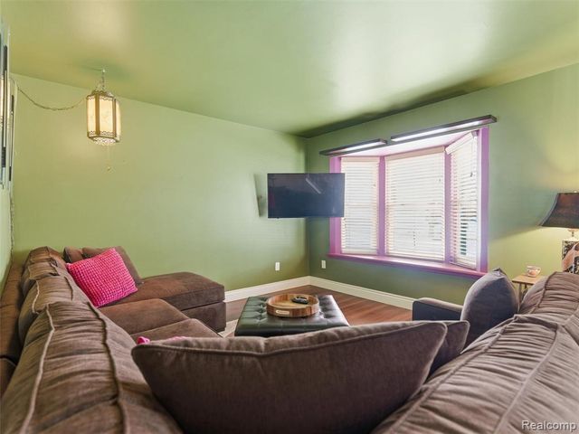 37516 Charter Oaks Boulevard, Clinton Township, MI 48036