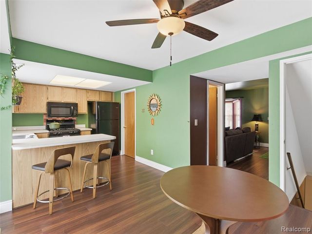 37516 Charter Oaks Boulevard, Clinton Township, MI 48036