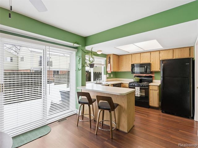 37516 Charter Oaks Boulevard, Clinton Township, MI 48036