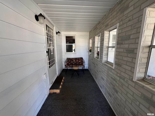 718 E LONDON Avenue, Peoria Heights, IL 61616