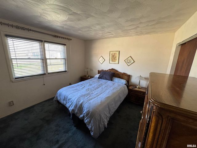 718 E LONDON Avenue, Peoria Heights, IL 61616