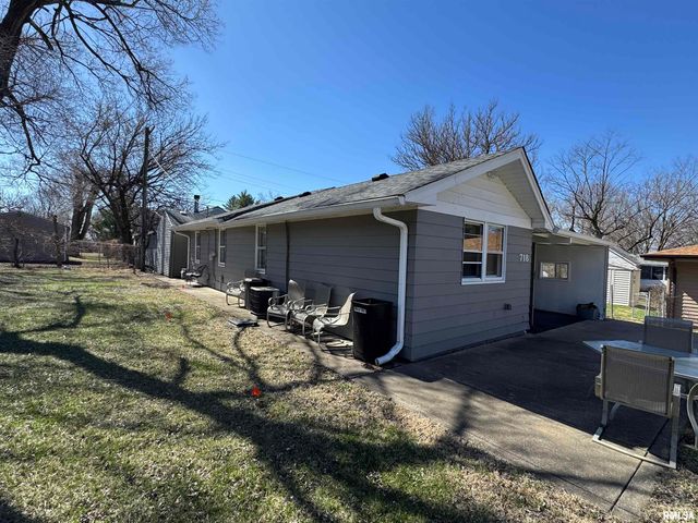 718 E LONDON Avenue, Peoria Heights, IL 61616