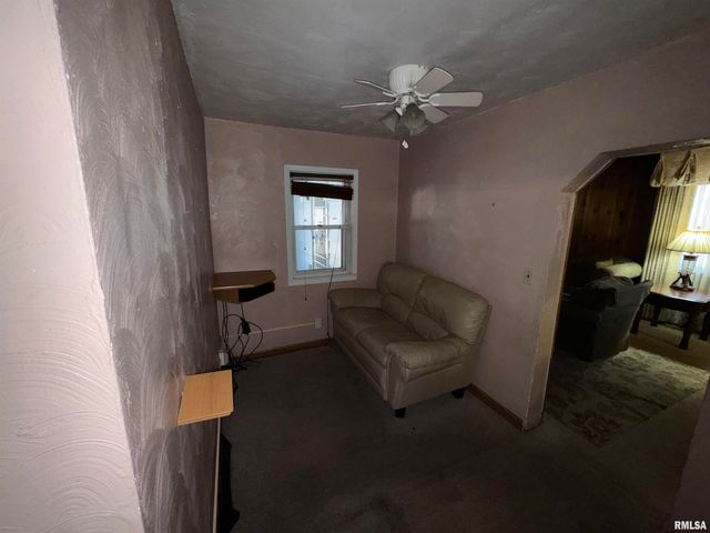 718 E LONDON Avenue, Peoria Heights, IL 61616